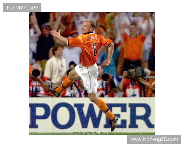 丹尼斯博格坎普以优雅与智慧重新定义足球艺术灵魂